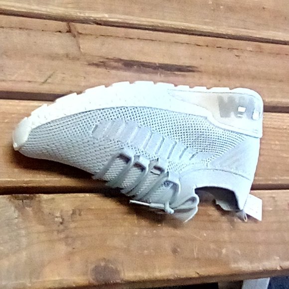 Women’s  Tennis shoes - Picture 4 of 6